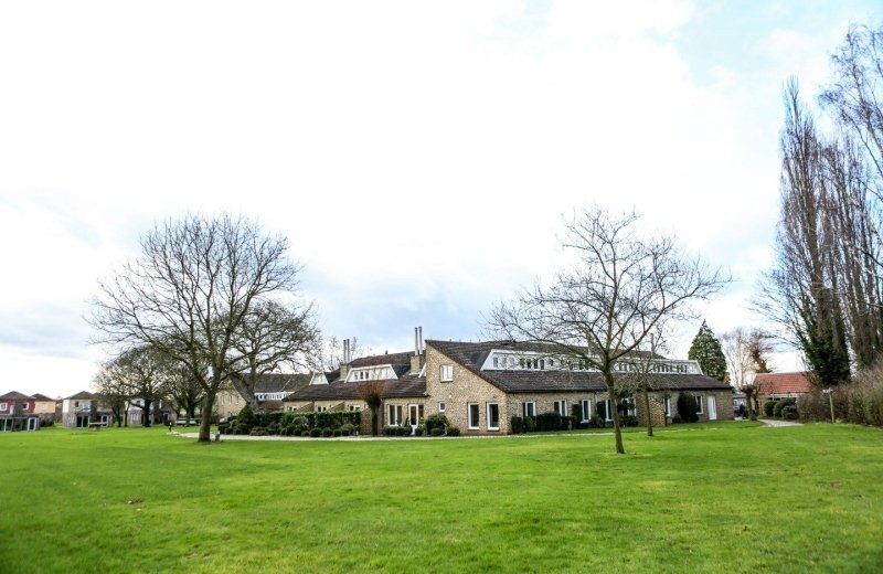 15 pers gesch buitenkant 1